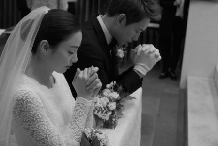 Rain-and-Kim-Tae-Hee-Official-Wedding-Photo-2